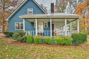 Cozy Cottage with Private Yard Pet Friendly!